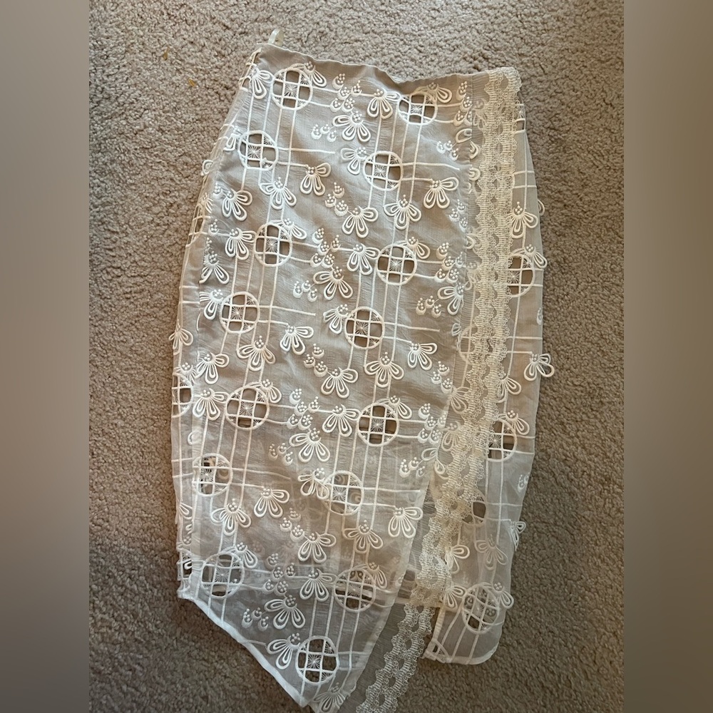 Elliatt Cream Lace Pencil Skirt